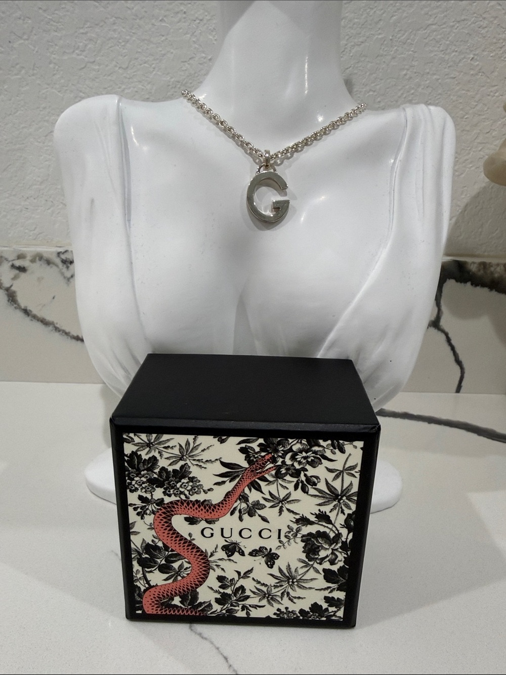 Gucci Silver 'G' Pendant Necklace - Silver Chain
